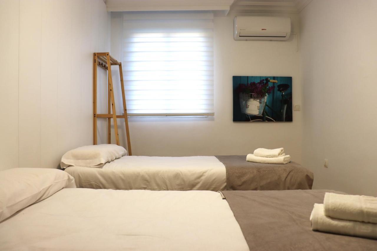 Nightinsevilla Juglar Free Parking ภายนอก รูปภาพ